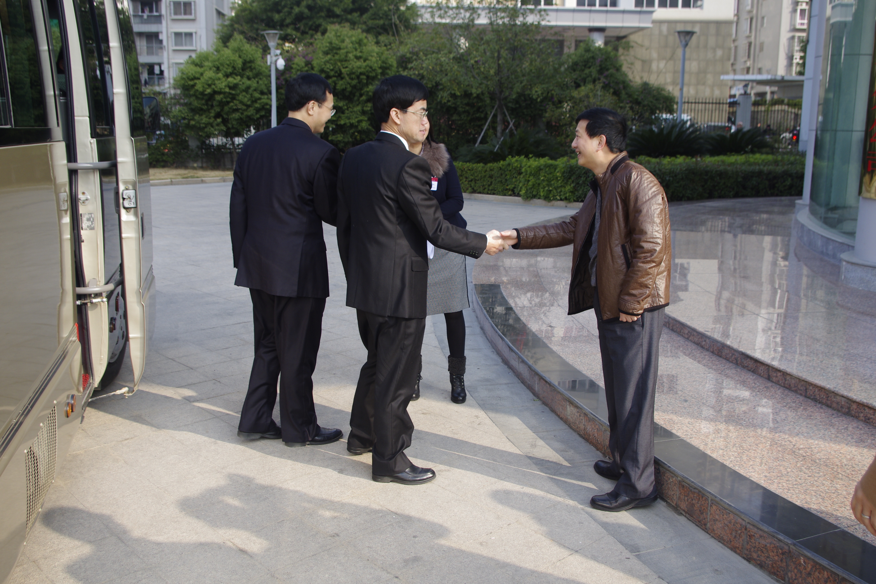 市委书记裴金佳、市长林宝金一行到公司慰问