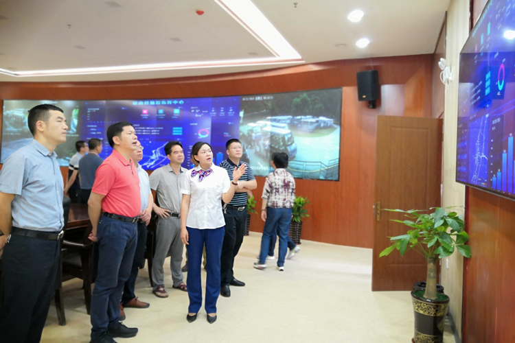 省文旅厅林守钦副厅长到屏南调研旅游信息化指挥中心建设及运营情况.jpg