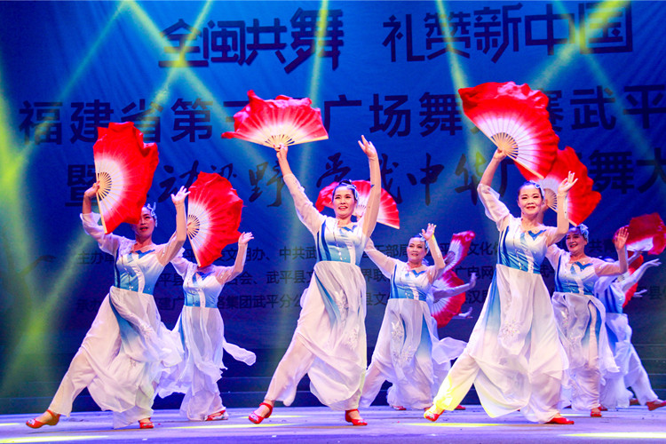 一等奖《戏韵》2.jpg 一等奖《戏韵》2.jpg