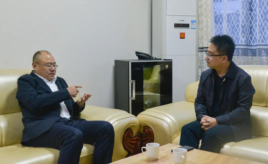 蔡琳总经理与周宁县委书记袁华军交流.jpg