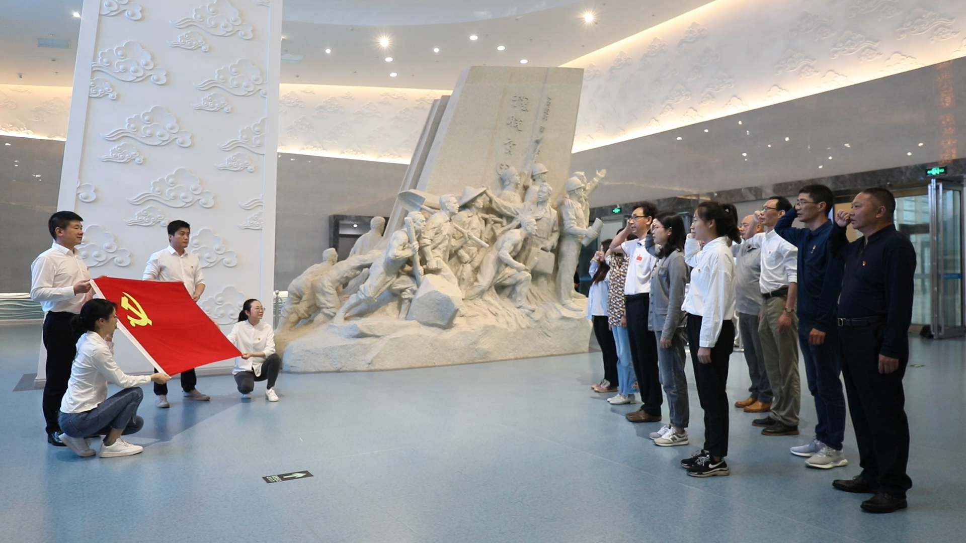 公司强化党史教育 重温摆脱贫困之路.jpg